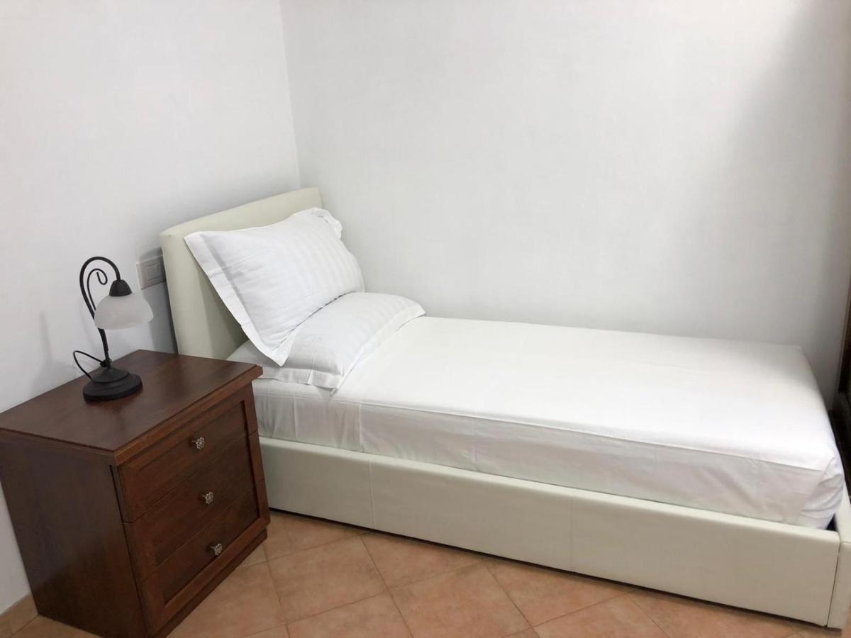 B&B Giulia Parma Bagian luar foto